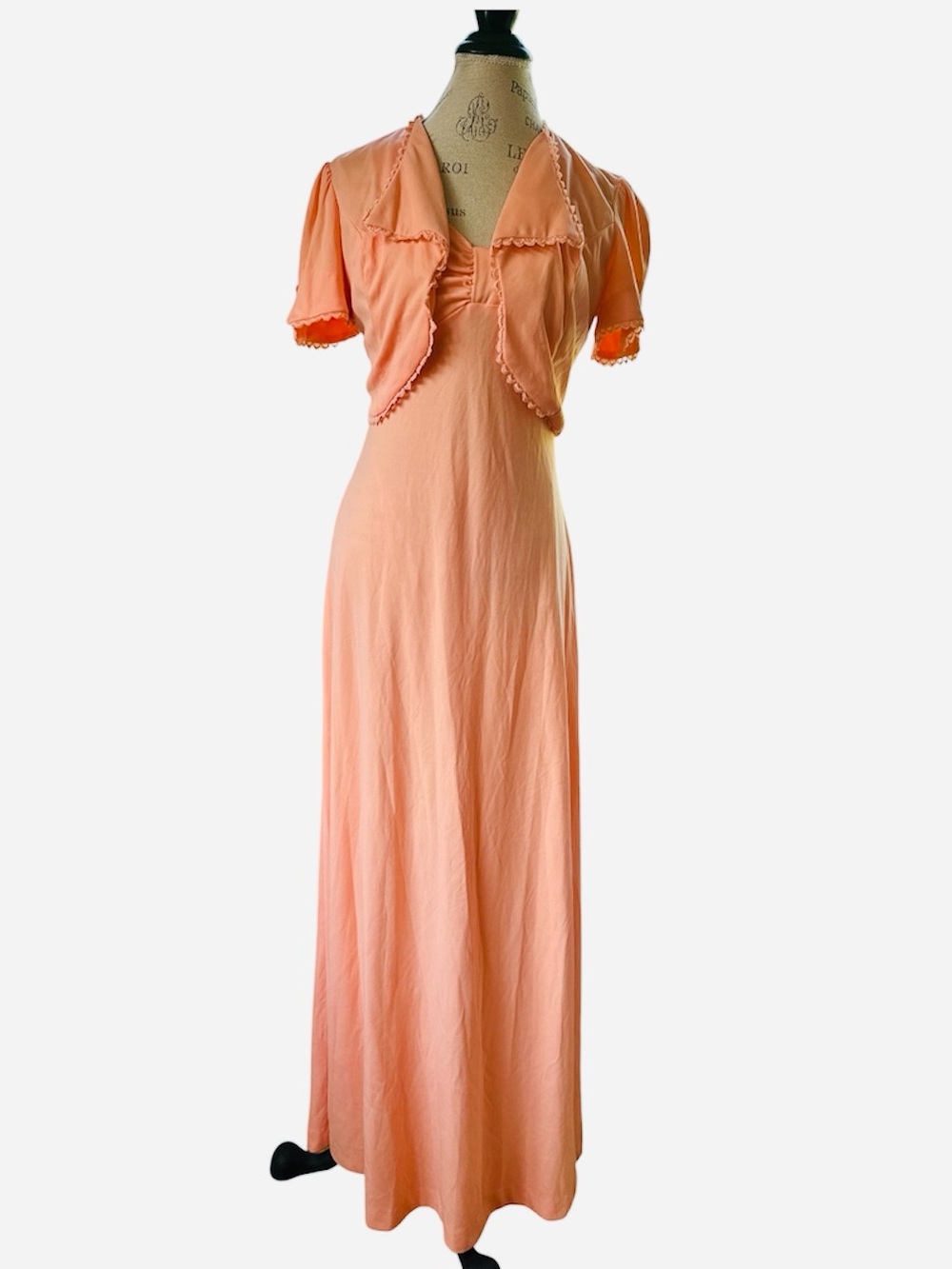 Vintageโ 1970โs peach coquette summer
Dress bolo jacket set maxi dress S/M